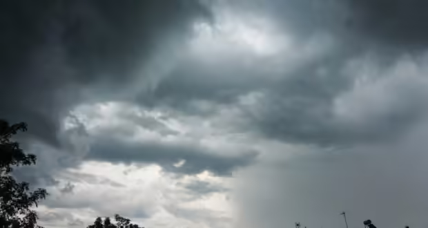 Καιρός σήμερα: Με βροχές, καταιγίδες και ισχυρούς ανέμους θα περάσουμε την Πρωτομαγιά – Στους 26 βαθμούς θα φτάσει η θερμοκρασία