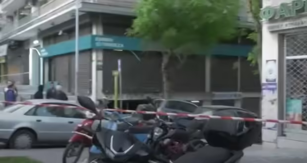 Νεκρή η γυναίκα από την έκρηξη στο κέντρο της Θεσσαλονίκης – Εξετάζεται από την ΕΛΑΣ η εμπλοκή της ίδιας με τον εκρηκτικό μηχανισμό