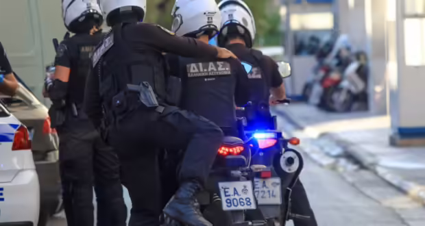 Πάτρα: Γυναίκα απείλησε υπαλλήλους σε κατάστημα με καυστικό υγρό