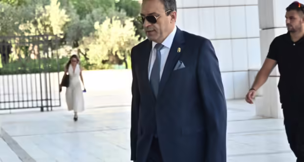 Σπαρτιάτες: Άρχισε η δίκη για την εξαπάτηση εκλογέων – Τα «γυρίζει» ο Στίγκας