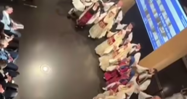 Με τη μεγάλη παρέλαση στη Στουτγκάρδη γιορτάζουν οι ομογενείς