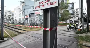 ΟΣΕ: Απολύθηκε φύλακας που άργησε να κατεβάσει τις μπάρες σε ισόπεδη διάβαση