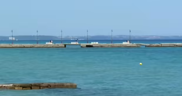 Ήλιος και υψηλές θερμοκρασίες- Ευκαιρία απόδρασης και πρώτες βουτιές στη θάλασσα για πολλούς Θεσσαλονικείς