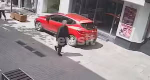 Μαρούσι: Νέα βίντεο ντοκουμέντο με τον άνδρα με τη μαύρη καμπαρντίνα που παρενοχλεί ανήλικες