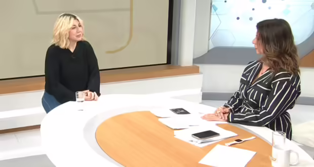 “Μαιευτήριο”: Η δυστοπική κωμωδία του Θανάση Τριαρίδη για τις (α)βεβαιότητες μίας ολόκληρης γενιάς