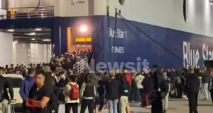 Προειδοποίηση για βόμβα στο Blue Star 1: Με πολύωρη καθυστέρηση αναχώρησε το πλοίο που χρειάστηκε να εκκενωθεί