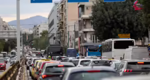Τροχαίο στη Λεωφόρο Συγγρού: Τραυματίστηκε οδηγός μηχανής
