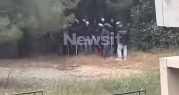 Ένταση στην Πολυτεχνειούπολη μετά από επίθεση 15 κουκουλοφόρων – Μία τραυματίας