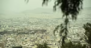 Καιρός: 30αρια με αφρικανική σκόνη τα επόμενα 24ωρα – Οι πιο «πνιγηρές» ημέρες η Τετάρτη και η Πέμπτη