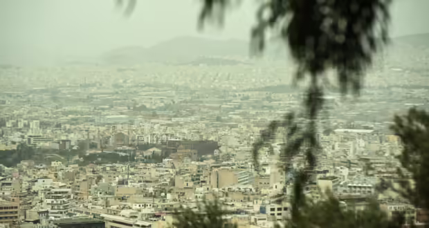 Καιρός: 30αρια με αφρικανική σκόνη τα επόμενα 24ωρα – Οι πιο «πνιγηρές» ημέρες η Τετάρτη και η Πέμπτη
