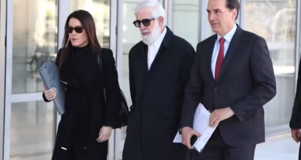 Δίκη Φιλιππίδη: «Εδώ είδαμε πορνό» είπε ο εισαγγελέας για βίντεο καταγγέλλουσας που προβλήθηκε στο δικαστήριο