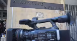 Θεσσαλονίκη: Ελεύθερες αφέθηκαν οι τρεις ανήλικες που κατηγορούνται ότι ξυλοκόπησαν 14χρονη και τράβηξαν βίντεο
