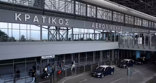 Αεροδρόμιο Μακεδονία: Τράβηξε σε βίντεο υπάλληλο και την απείλησε ότι θα το διοχετεύσει στο Facebook