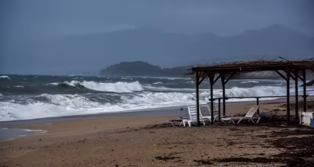 Καιρός: O πολικός αεροχείμμαρος έρχεται, η αφρικανική σκόνη φεύγει – «Βουτιά» της θερμοκρασίας έως 10 βαθμούς