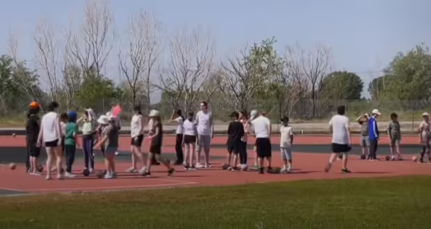 “Παίζοντας μαζί και χτίζοντας φιλίες”: Δράσεις κατανόησης και συνεργασίας μεταξύ μαθητών που δεν γνωρίζουν σύνορα