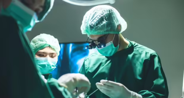 Δωρεάν χειρουργεία σε ιδιωτικά νοσοκομεία: Ξεκινά η αποστολή SMS στους ασθενείς – Πώς θα κλείσετε ραντεβού