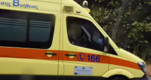 Τροχαίο στις Αχαρνές: Φορτηγάκι συγκρούστηκε με μηχανή – Βαριά τραυματισμένος ο αναβάτης