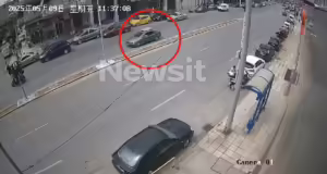 Θεσσαλονίκη: Η στιγμή που το αυτοκίνητο πέφτει πάνω στην κολώνα – Μεθυσμένοι και οι 5 επιβαίνοντες, οι 2 σε σοβαρή κατάσταση στο νοσοκομείο