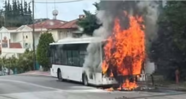 Κάηκε ολοσχερώς λεωφορείο του ΚΤΕΛ Σερρών στη Θεσσαλονίκη