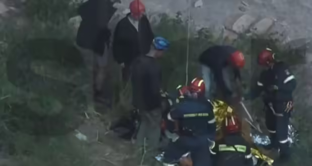 Λαύριο: Επιχείρηση διάσωσης 30χρονου σπηλαιολόγου που έπεσε σε χαράδρα 55 μέτρων