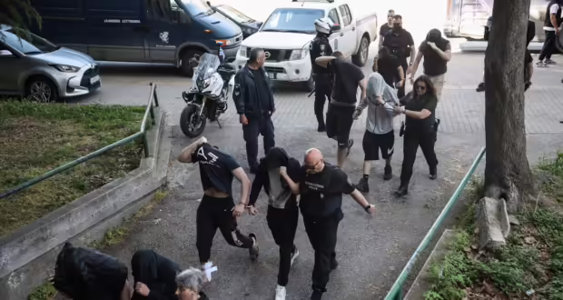 Θεσσαλονίκη: Προφυλακίστηκε ένα μέλος της ακροδεξιάς οργάνωσης – Την Τρίτη απολογούνται άλλοι δύο