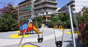 Πάτρα: Ηλικιωμένος απείλησε παιδιά σε παιδική χαρά με καραμπίνα – Βρέθηκε μίνι οπλοστάσιο στο σπίτι του