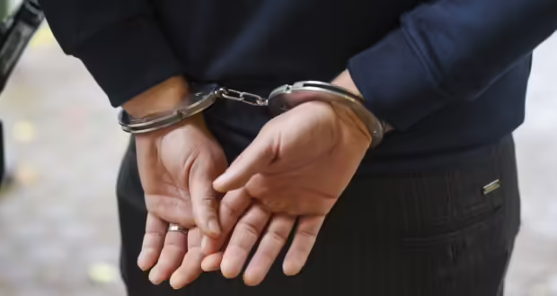 Νέα Ιωνία: Συνελήφθη 42χρονος για ασέλγεια ανηλίκου – Φιλούσε και αγκάλιαζε 14χρονο αγόρι σε πλατεία