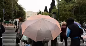 Καιρός: Καταιγίδες και έντονη μεταφορά αφρικανικής σκόνης το επόμενο 48ωρο – Χαμηλό βαρομετρικό «σφυροκοπά» την χώρα