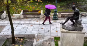 Καιρός: Έρχονται λασποβροχές, καταιγίδες, σκόνη από την Αφρική και θυελλώδεις άνεμοι – Πού θα «χτυπήσουν» τα φαινόμενα