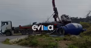 Εύβοια: Τροχαίο με μπετονιέρα που «κόπηκε» στα δύο πάνω σε στροφή