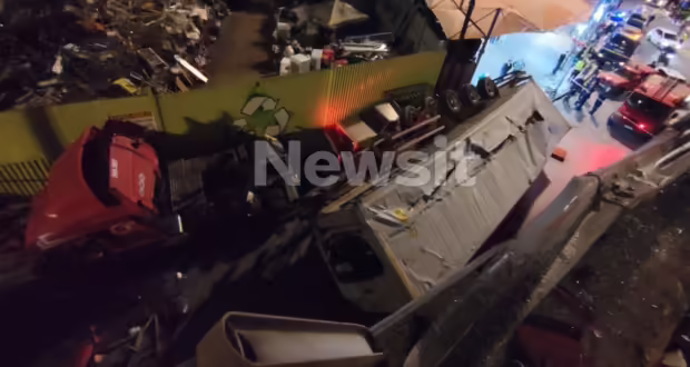 Φορτηγό έπεσε από γέφυρα της Πέτρου Ράλλη και κατέληξε στη Θηβών – «Αν είχα καθυστερήσει θα είχε πέσει πάνω μου»