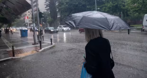 Καιρός: Καταρρακτώδεις βροχές, νοτιάδες και αφρικανική σκόνη «χτυπούν» και σήμερα τη χώρα – Ποιες περιοχές θα επηρεάσει η «Ιnes»