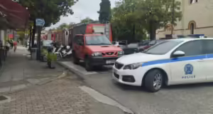 Τρίκαλα: Πομπή πυροσβεστικών οχημάτων για την κηδεία του 40χρονου πατέρα που σκοτώθηκε με μηχανή