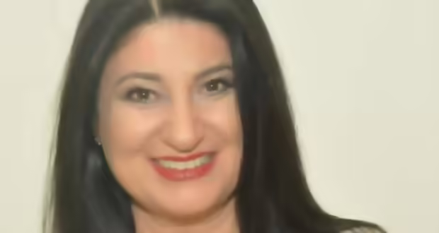 Ανδριάνα Μόκα: «Οι φλόγες με περικύκλωναν, ζω από θαύμα», λέει η τραγουδίστρια που πήδηξε από το αυτοκίνητό της