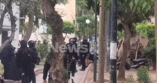 Μεγάλη αστυνομική επιχείρηση του Ελληνικού FBI στην Αγία Βαρβάρα – Πάνω από 10 προσαγωγές