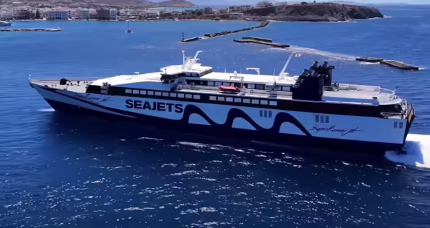 Νάξος: Αίσιο τέλος για την περιπέτεια των επιβατών του Super Runner Jet – Έδεσε με ασφάλεια στο λιμάνι
