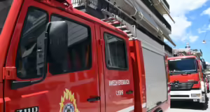 Θεσσαλονίκη: Φωτιά σε δύο απορριμματοφόρα σε πάρκινγκ στην Πυλαία