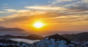 Η Ίος κορυφαίος προορισμός στην Ευρώπη για το καλοκαίρι του 2025 – «Εκεί που η θάλασσα διατηρεί τη μαγεία της»