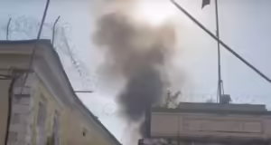 Κέρκυρα: Κρατούμενοι των φυλακών έβαλαν φωτιά στα στρώματα – Διαμαρτυρήθηκαν για έλεγχο στα κελιά τους