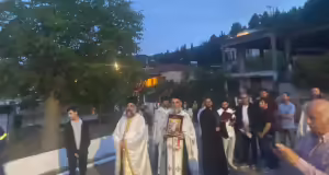 Εύβοια: Λιτανεία στο Προκόπι για να σταματήσουν οι σεισμοί