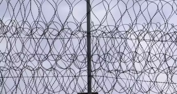 Θεσσαλονίκη: Ελεύθερος με περιοριστικούς όρους ο 61χρονος που κατηγορείται για τη φωτιά στα κρατητήρια – Υποστήριξε ότι προκλήθηκε από τσιγάρο