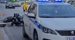 Μηχανή παρέσυρε πεζό στη λεωφόρο Συγγρού στο ρεύμα προς Πειραιά