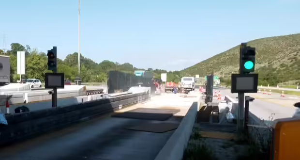 Συνεχίζονται τα έργα αποκατάστασης των διοδίων Πολυμύλου – Υπέστησαν εκτεταμένες ζημιές από το δυστύχημα της Μ. Τρίτης
