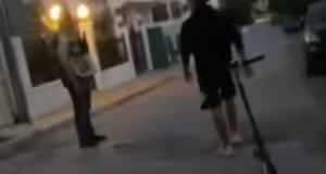 Γλυκά Νερά: «Λυπάμαι πολύ για το συμβάν, είμαστε σοκαρισμένοι», λέει ο πατέρας του 17χρονου για τον ξυλοδαρμό του 48χρονου