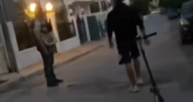 Γλυκά Νερά: «Λυπάμαι πολύ για το συμβάν, είμαστε σοκαρισμένοι», λέει ο πατέρας του 17χρονου για τον ξυλοδαρμό του 48χρονου