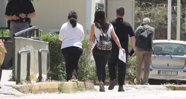 Τα αποκαλυπτικά μηνύματα της PR που έταζε «μαϊμού» ταξίδια σε θύμα της: «Μου πήρε χρήματα για 5 διανυκτερεύσεις και μου έκλεισε μία»