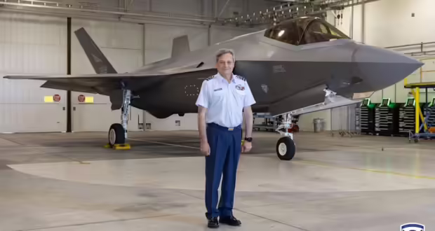 F-35 στην Ελλάδα: «Όλα κινούνται βάσει προγράμματος» είπε ο Αρχηγός ΓΕΑ – Επισκέφτηκε τα slots παραγωγής των stealth αεροσκαφών