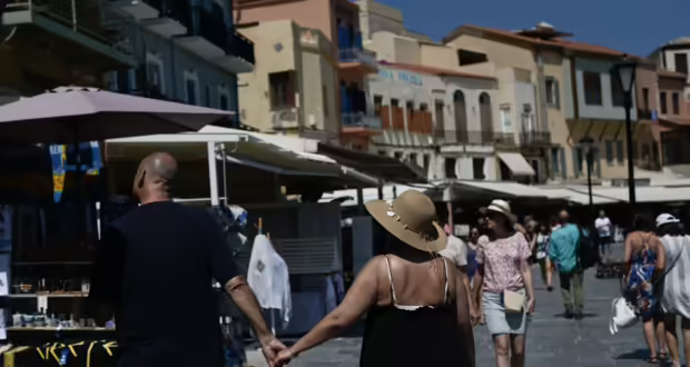 Καιρός: Μίνι καύσωνας στην Κρήτη με τη θερμοκρασία να φτάνει έως τους 39,6 βαθμούς – Βροχές και καταιγίδες την Κυριακή