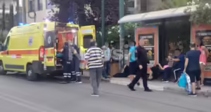 Χαλάνδρι: Αυτοκίνητο έπεσε σε στάση, παρέσυρε τρία άτομα, ο οδηγός αυτοτραυματίστηκε και εξαφανίστηκε από το σημείο