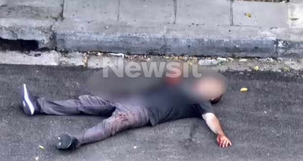 Χαλάνδρι: Η στιγμή που ο 49χρονος έχει πέσει αιμόφυρτος στον δρόμο λίγα λεπτά αφότου έπεσε με το αυτοκίνητό του σε στάση παρασύροντας 3 άτομα